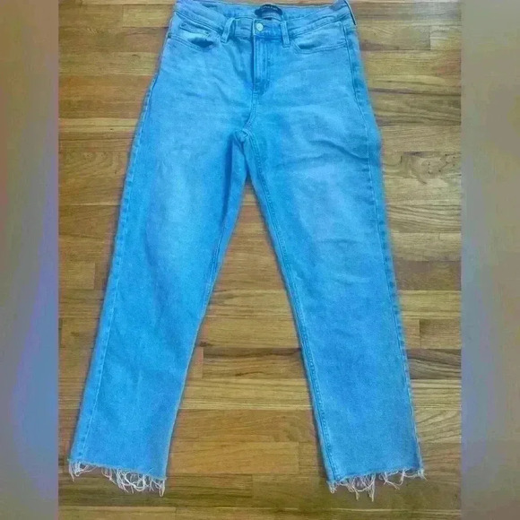 Calvin Klein Womens light wash straight leg jeans size 6 Inseam 27” - Picture 2 of 6